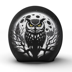 Der "Owl" Motorradhelm aus unserer Manufaktur verbindet kunstvolle Handarbeit mit der symbolischen Weisheit der Eule - Jetzt bestellen!