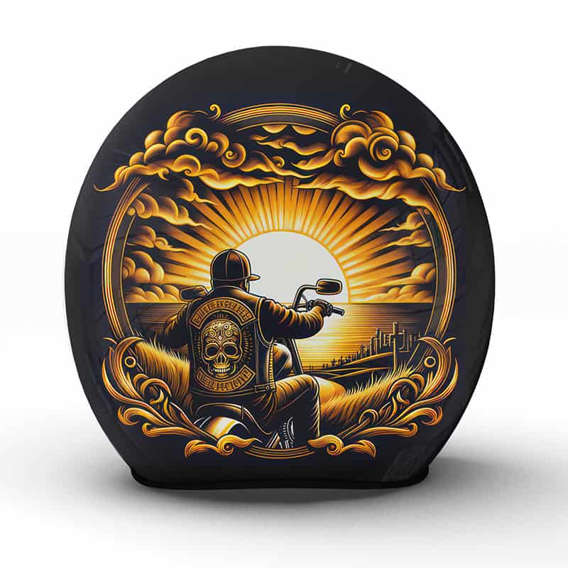 Der handgefertigte "Sunset" Helm fängt das Flair endloser Freiheit ein kombiniert mit der Ruhe eines Sonnenuntergangs - Jetzt bestellen!