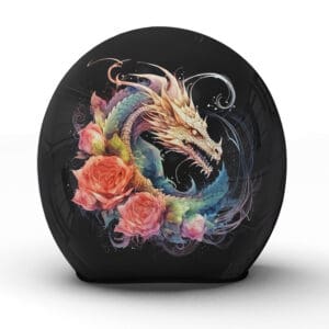 Der "Dragoness" Helm verwebt die Wildheit eines Drachens mit der Zartheit von Rosen - Jetzt bestellen!