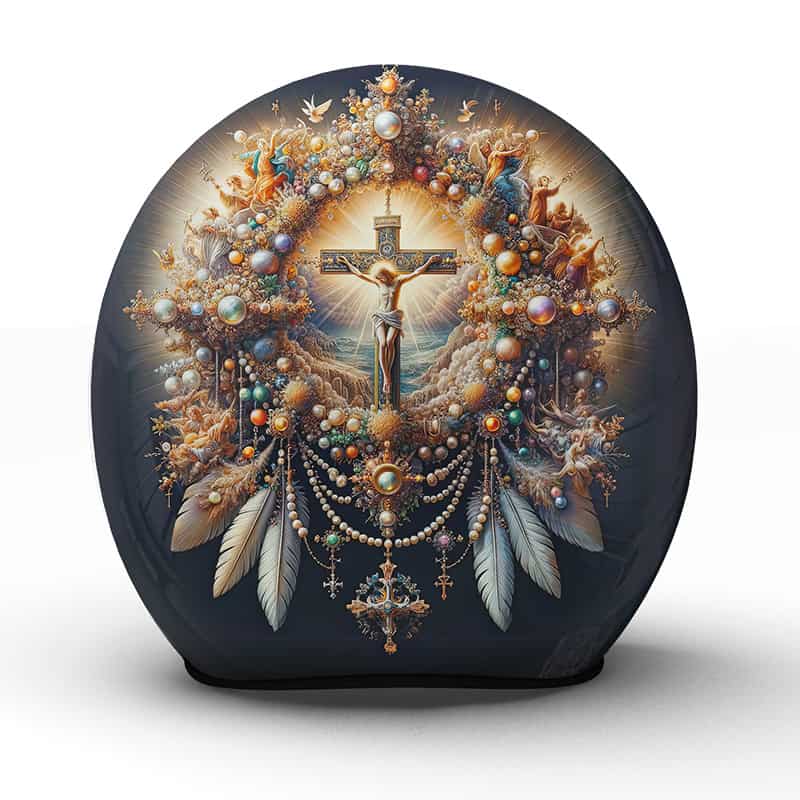 Der "Holy" Helm ist eine Hommage an den Glauben und spirituelle Führung