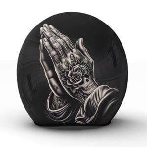 Der "Devotion" Helm verbindet Schutz mit der symbolischen Darstellung von Glaube und Hingabe - Jetzt bestellen!